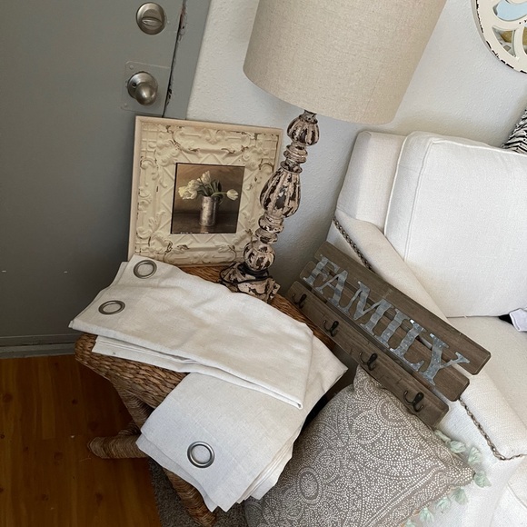 Decor - Picture 3 of 5